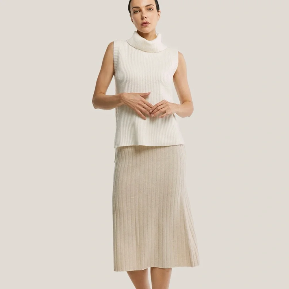 Elegant 100% Cashmere Ribbed Skirt, M, Oatmeal - Picture 5 of 10